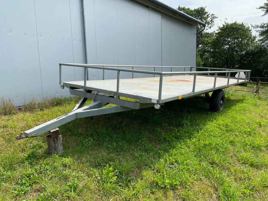 Przyczepa do siana/słomy + inne w treści