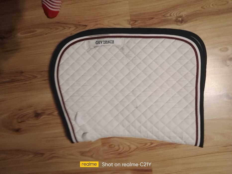 Biały czaprak kingsland stan bardzo dobry