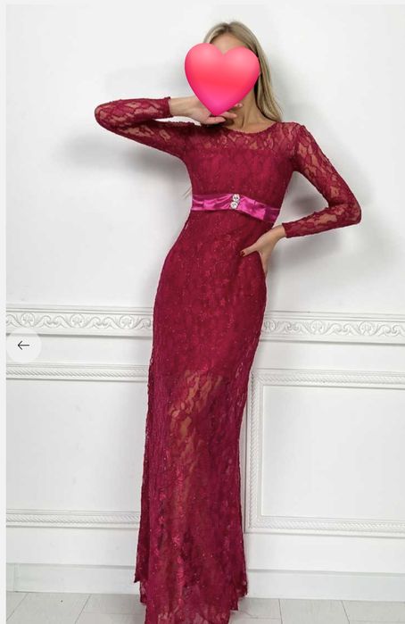 Вечірне малинове плаття на новий рік