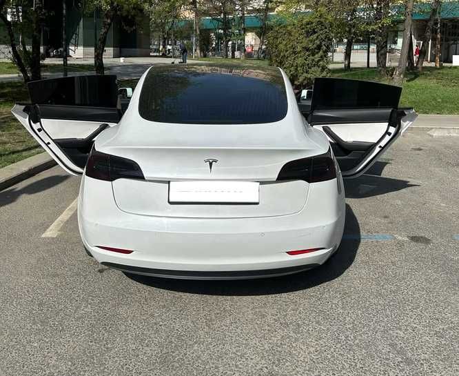 Tesla 3 2020 року