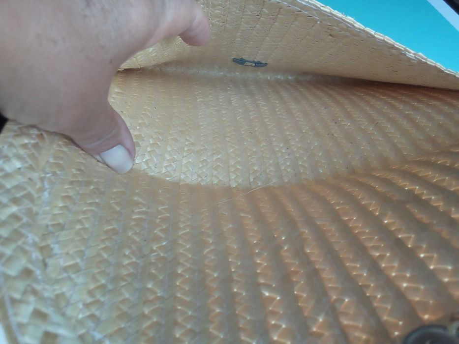 Pochete em palhinha, usada