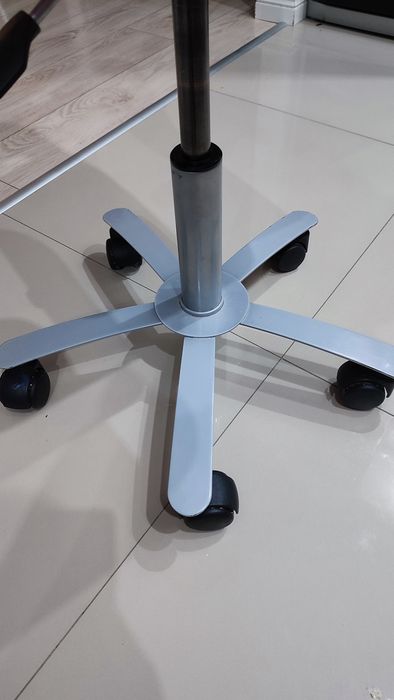 Krzesło Biurowe Ikea Jules różowe