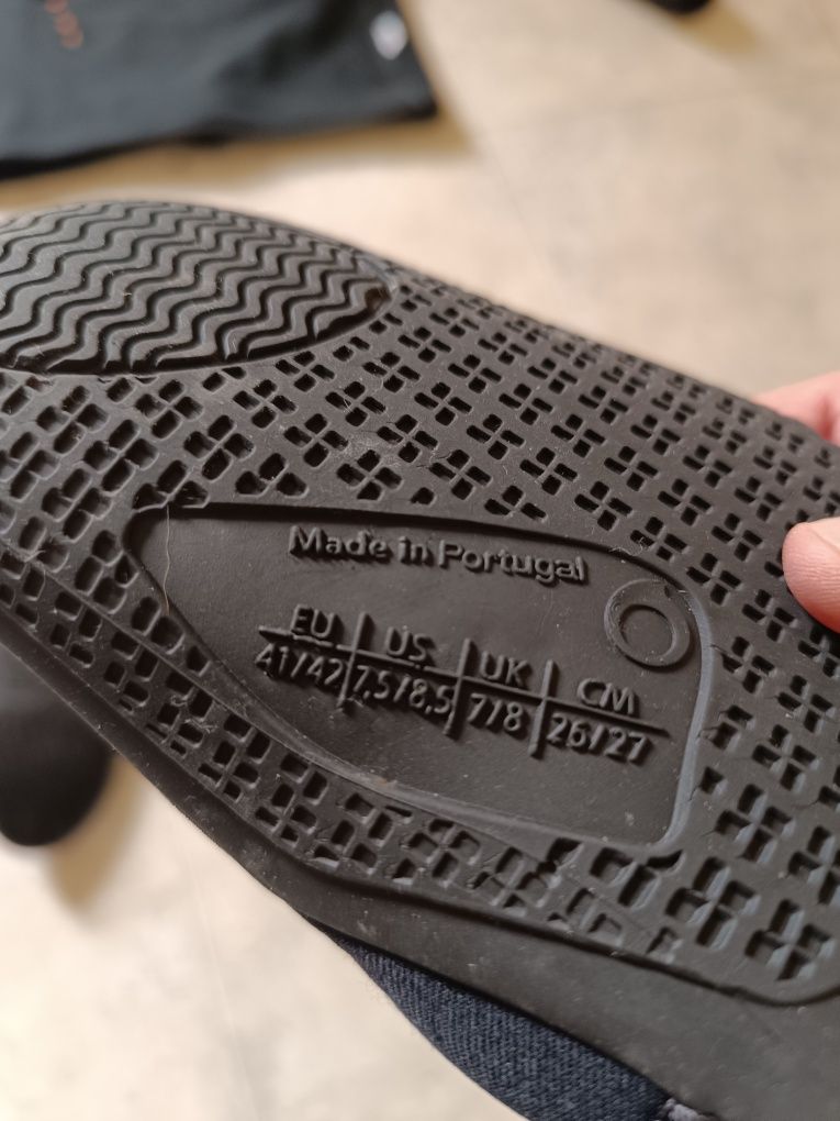 Lote dois pares sapatos de surf Tribord.
