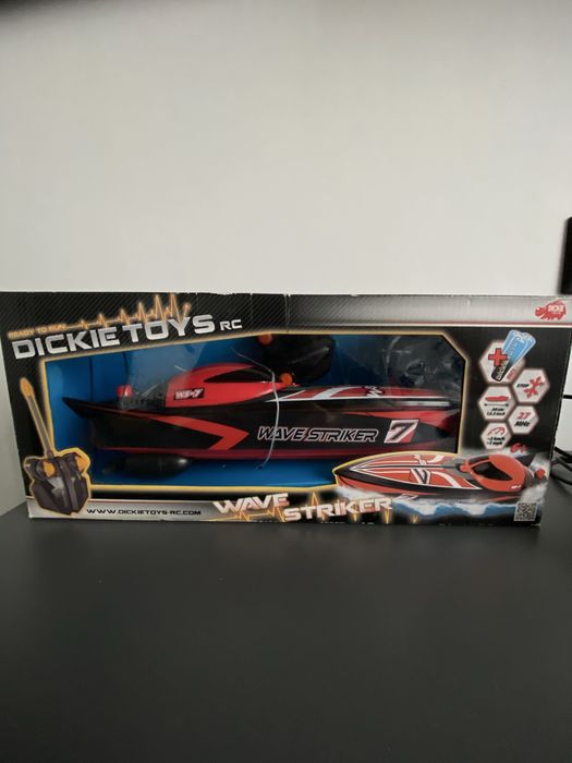 Катер з пультом керування