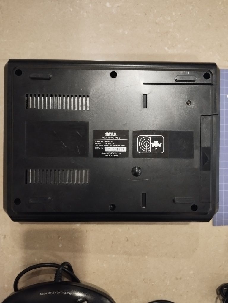 Sega Mega Drive I (modelo 1600-20)