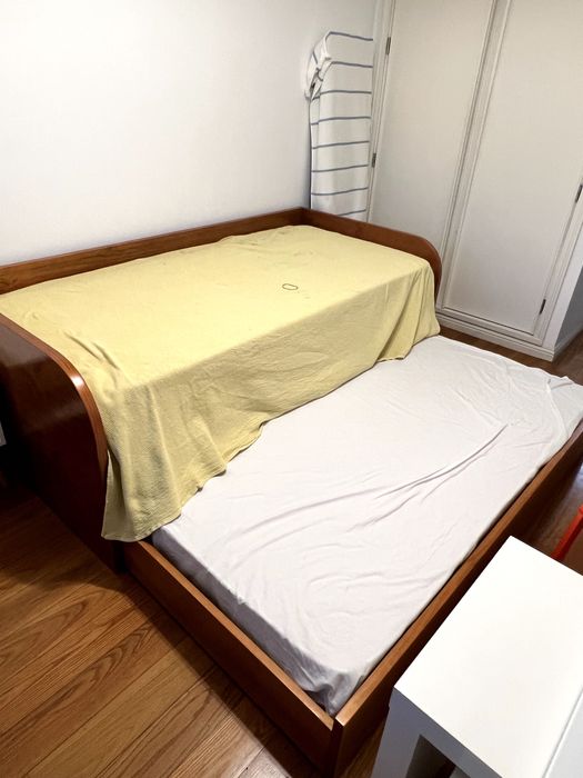 Cama dupla de madeira