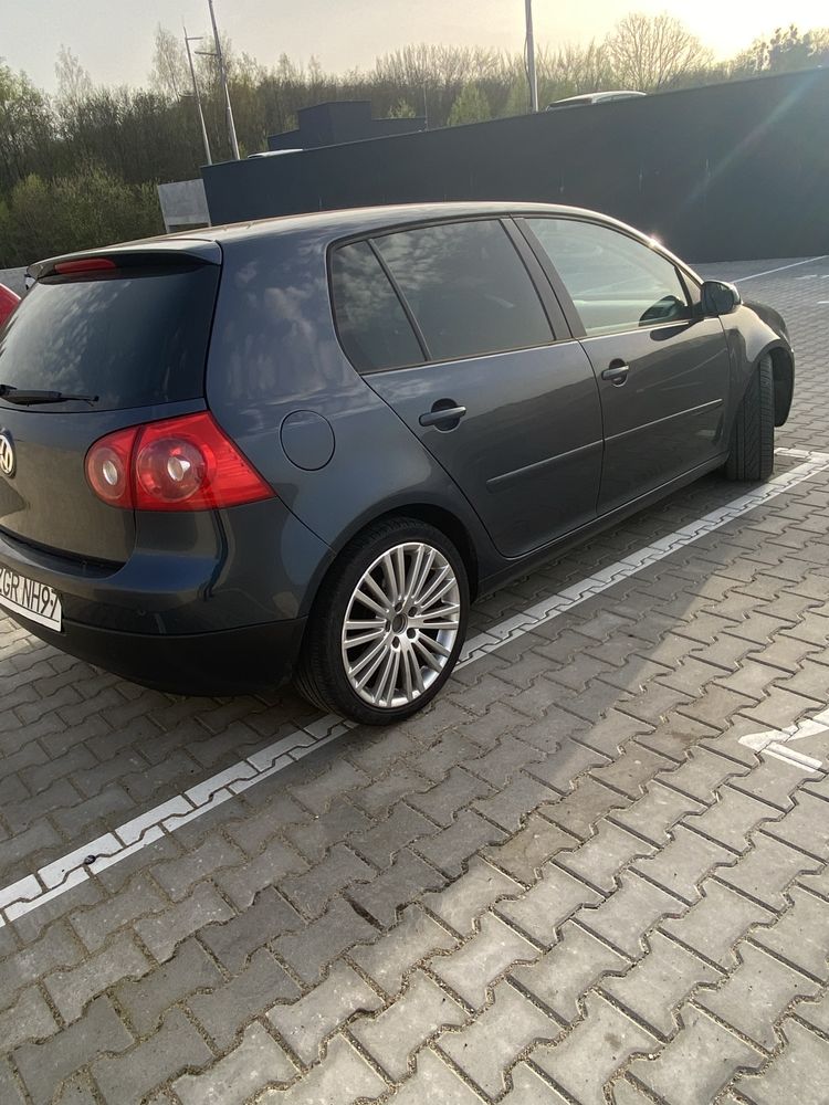 Volkswagen golf V