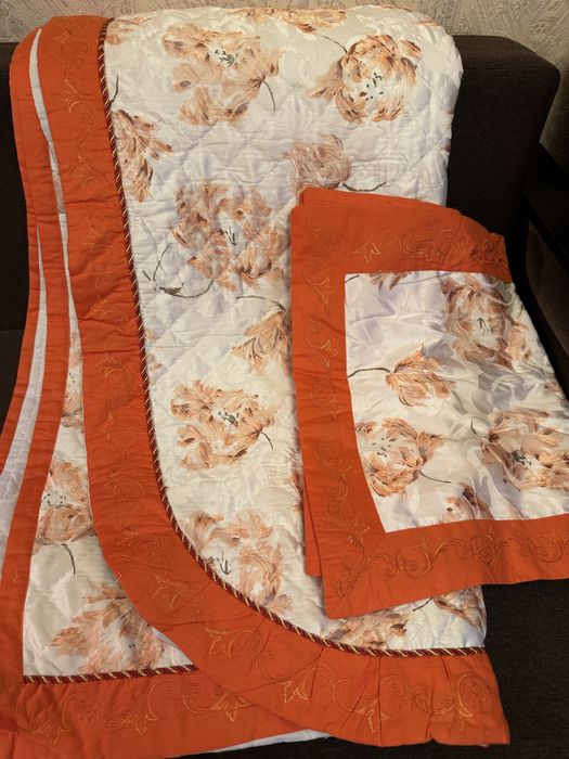 Нове покривало для двоспального ліжка