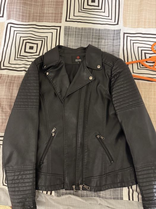 Косуха жіноча в гарному стані