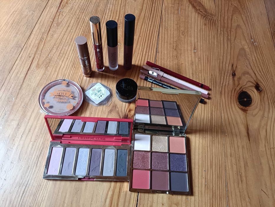 Zestaw kosmetyków kolorowych