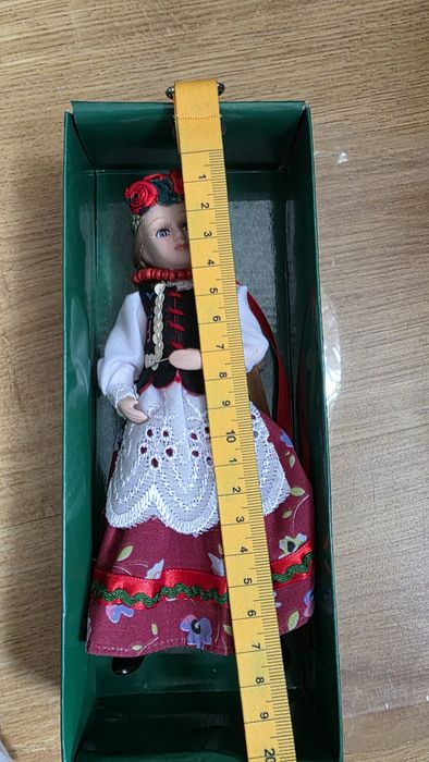 Porcelanowa lalka ludowa krakowianka