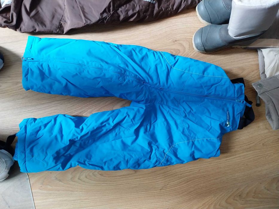 Roupa para neve 2/4 anos - botas,2 casacos e 2 calças neve