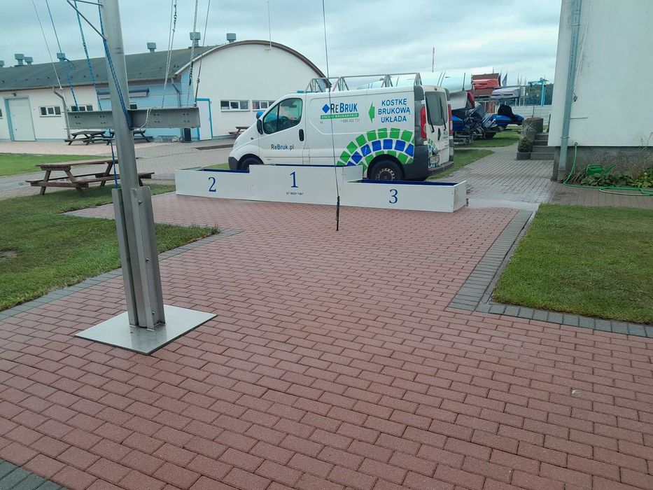 Profesjonalne mycie kostki brukowej, elewacji, dachów. Fugowanie.