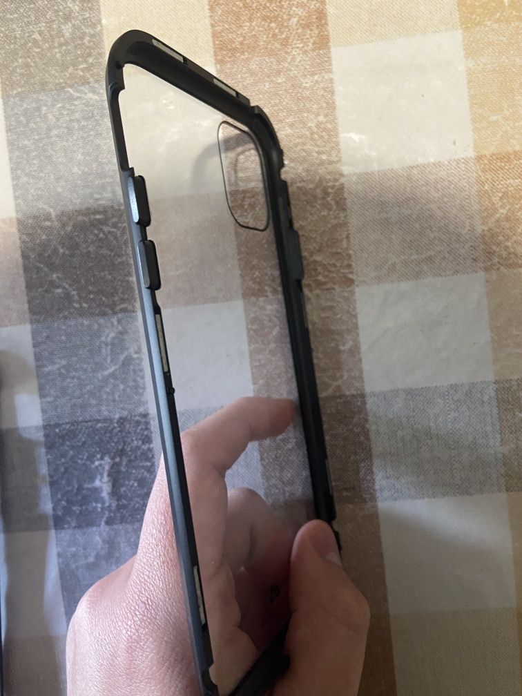 Vendo capa iphone 11 360 transparente de vidro cor preta 

 Nova, tenh