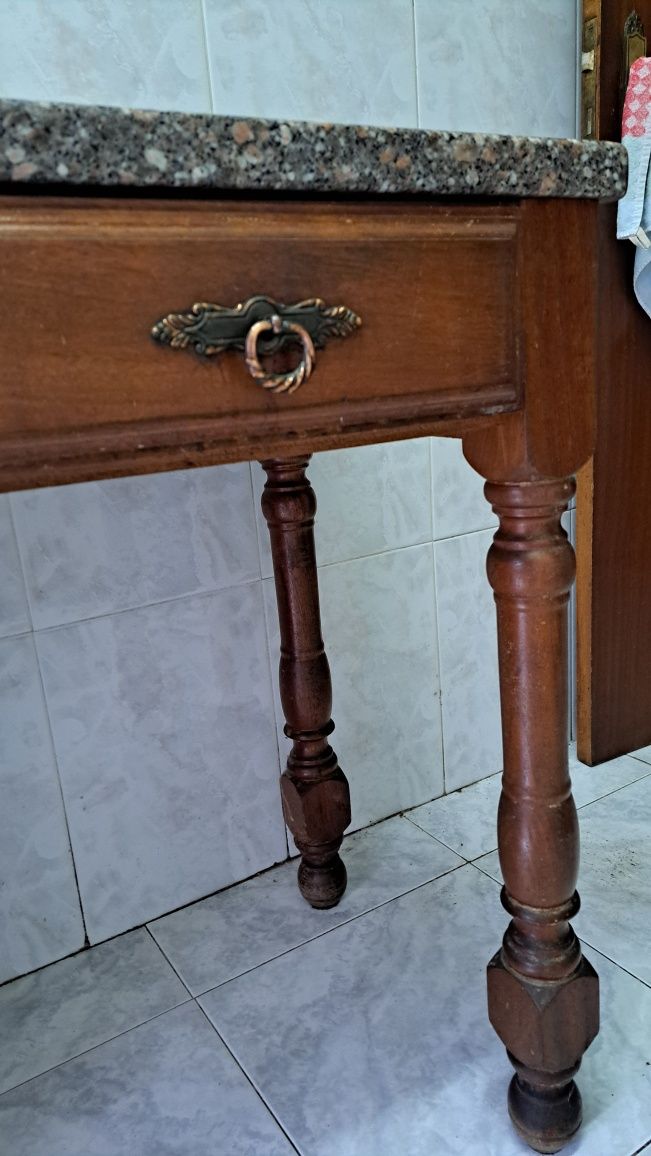 Mesa de cozinha tampo granito