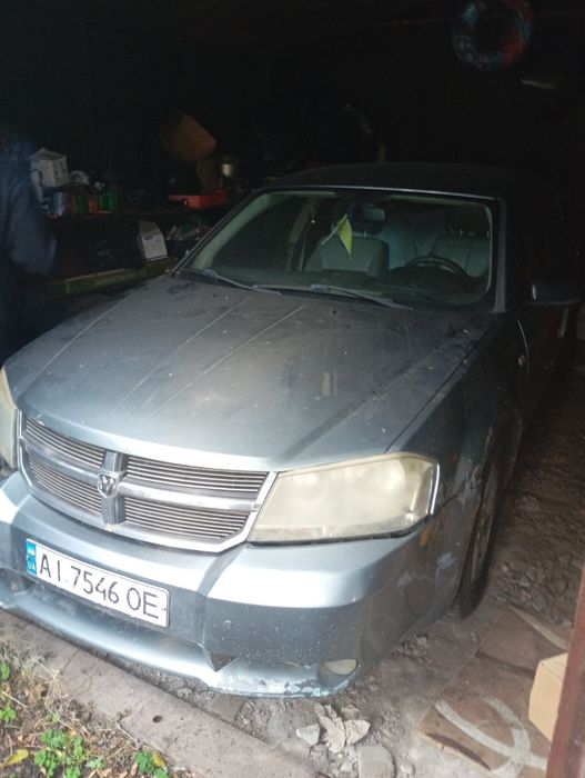 Автомобіль додж авенжер