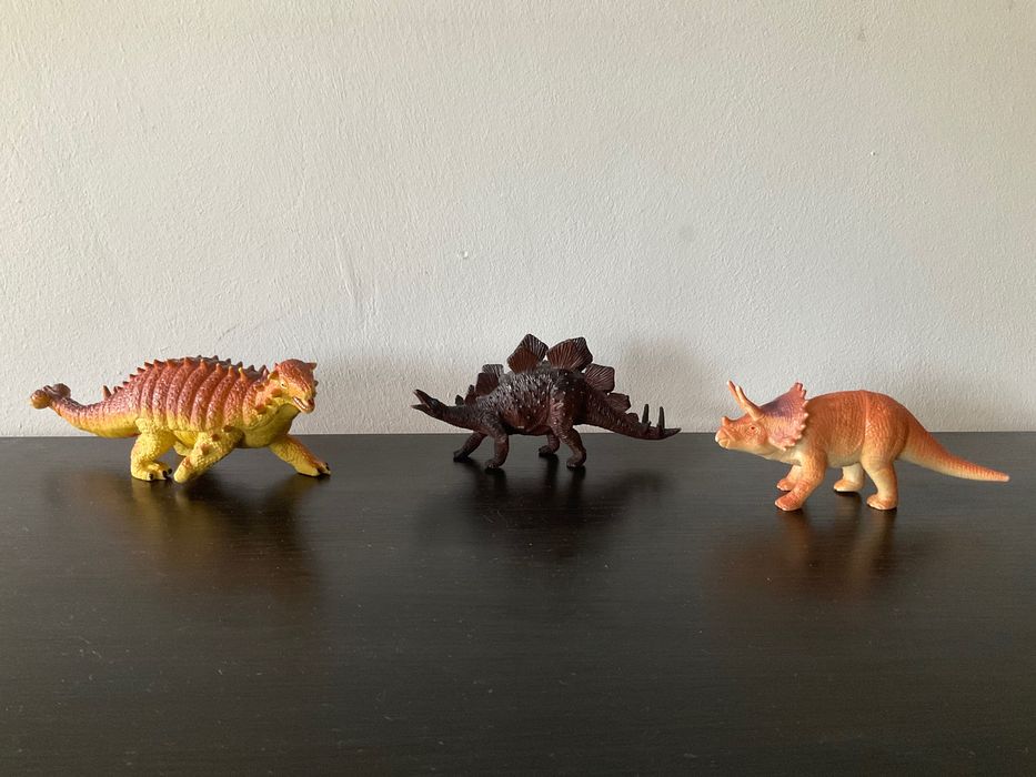 Dinozaury anklozaur, triceratops, stegozaur