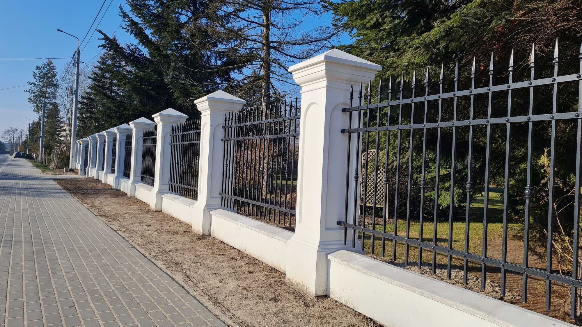Piękne Słupy w Stylu Dworkowym,Ogrodzenia Betonowe,Słupki Boniowane
