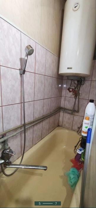 Продам двокімнатну квартиру біля Епіцентру.