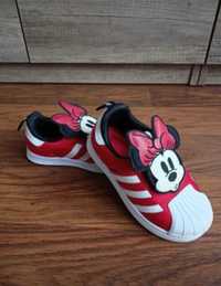 Dziewczęce buty firmy Adidas