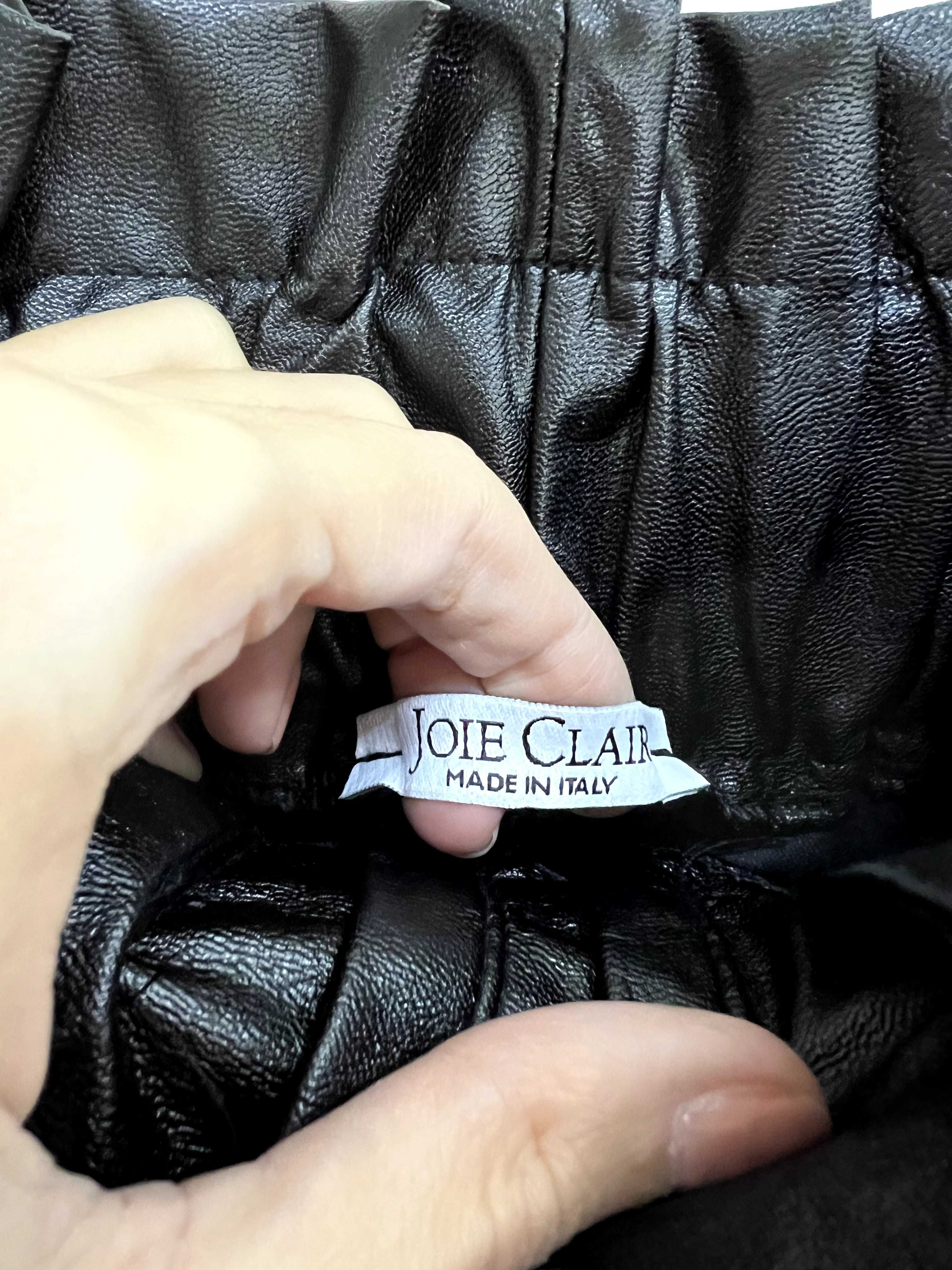 Nova saia confeccionada em couro ecológico joie Clair, Itália.