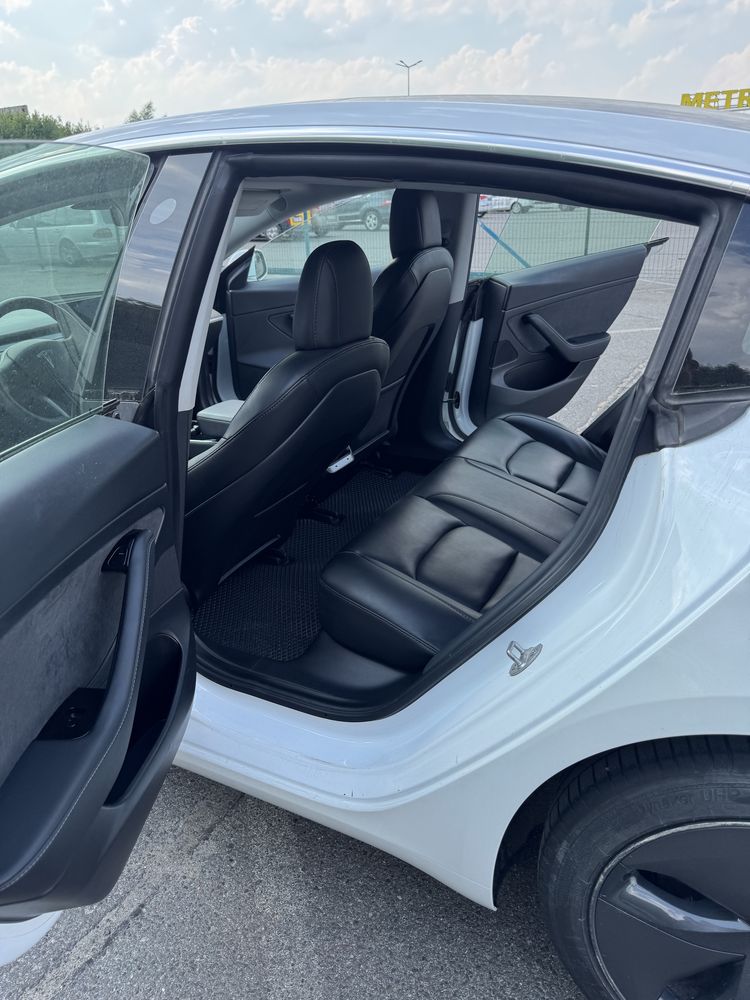 Продам TESLA Model 3 2020