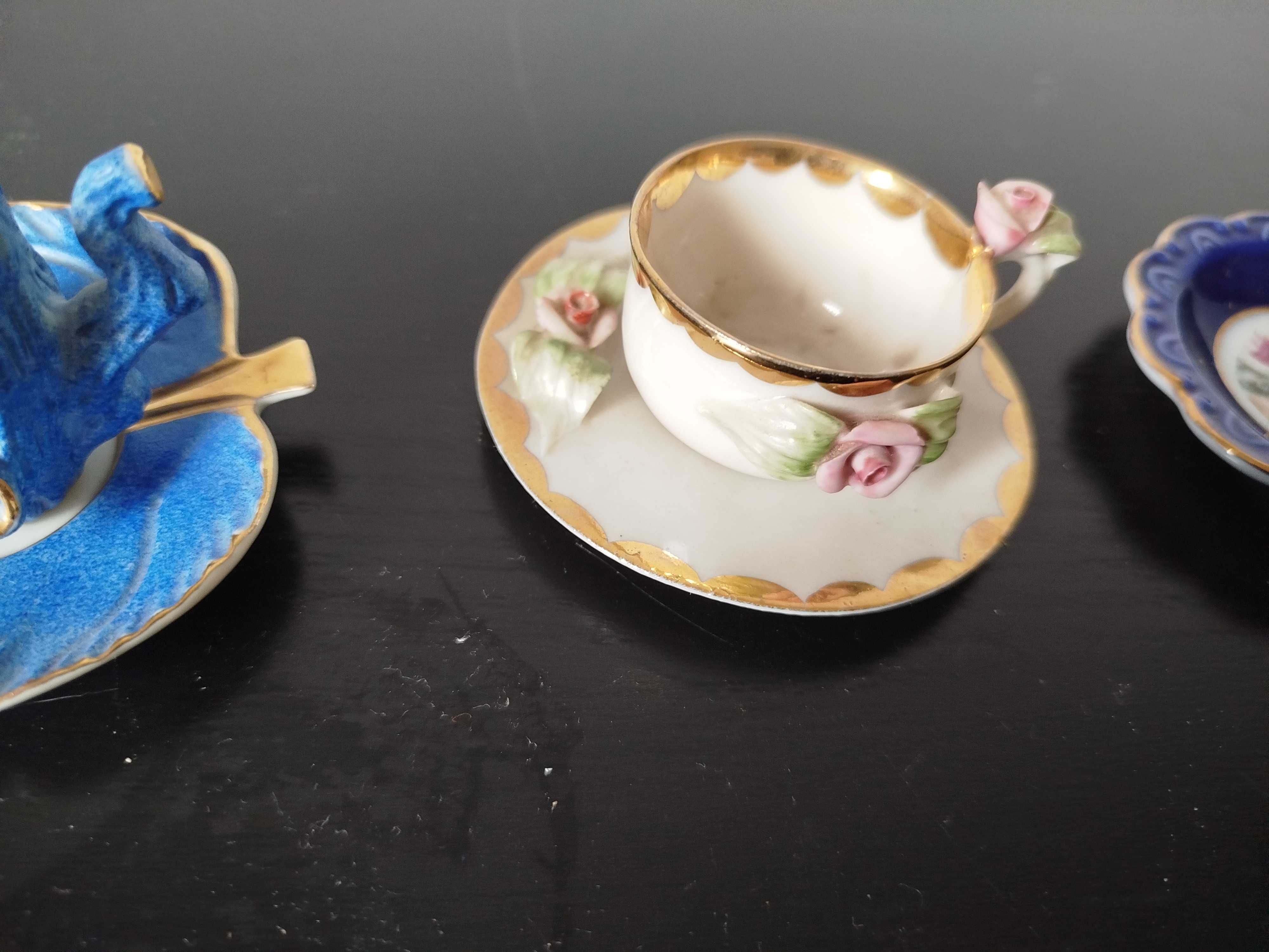 Chávenas pequeninas de decoração