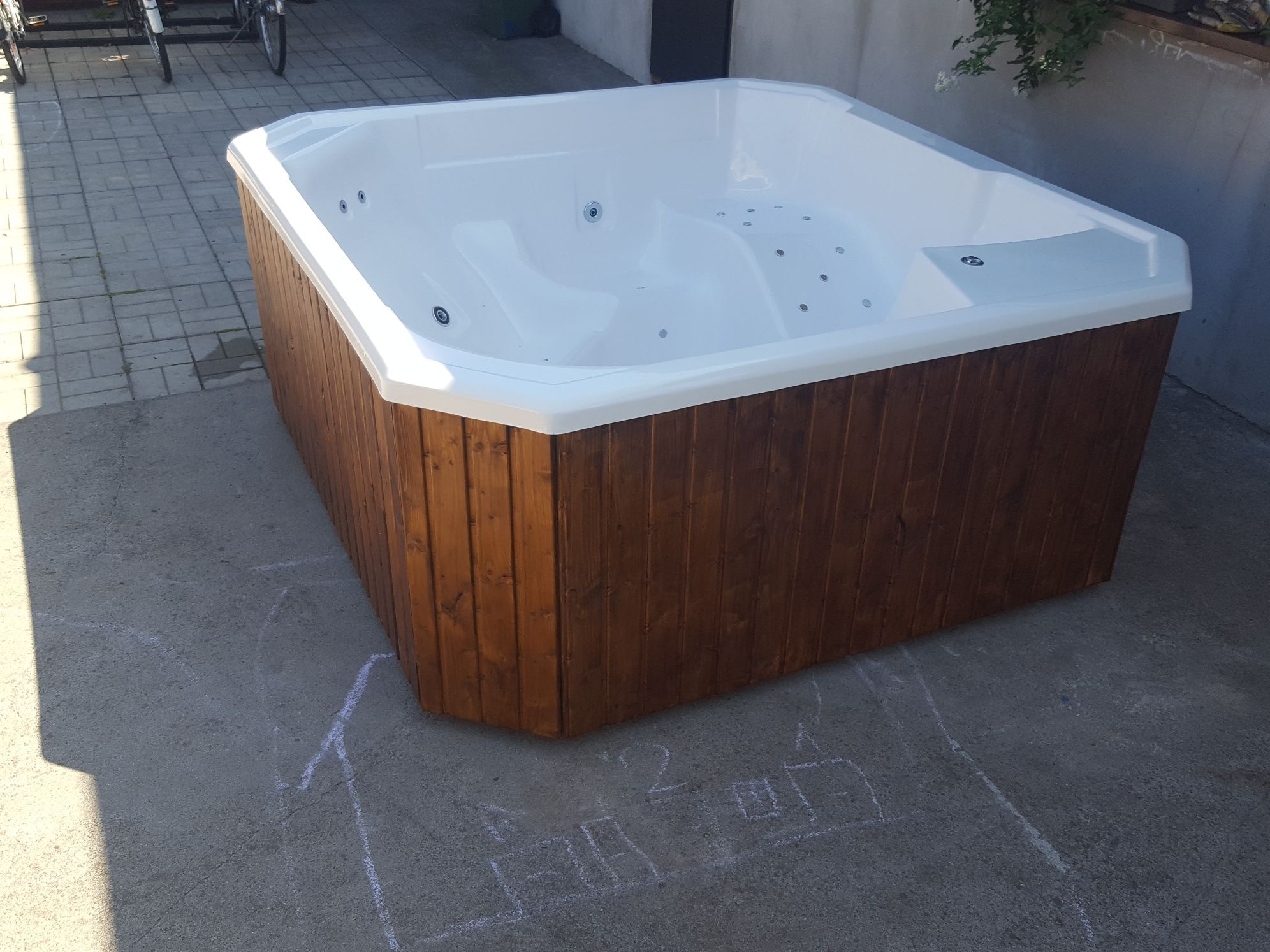 Jacuzzi SPA ogrodowe basen wanna hydromasaż relaks SPA