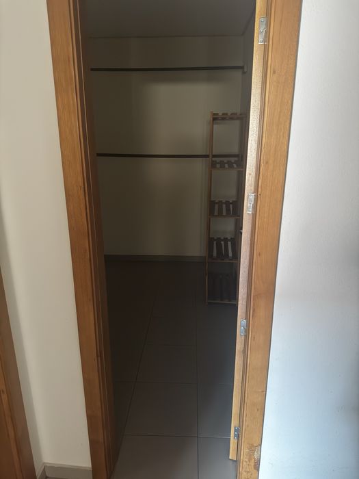 Alugo T2 sem mobília