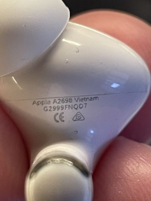 Airpods pro 2, навушники лівий (3047) та правий (2698).