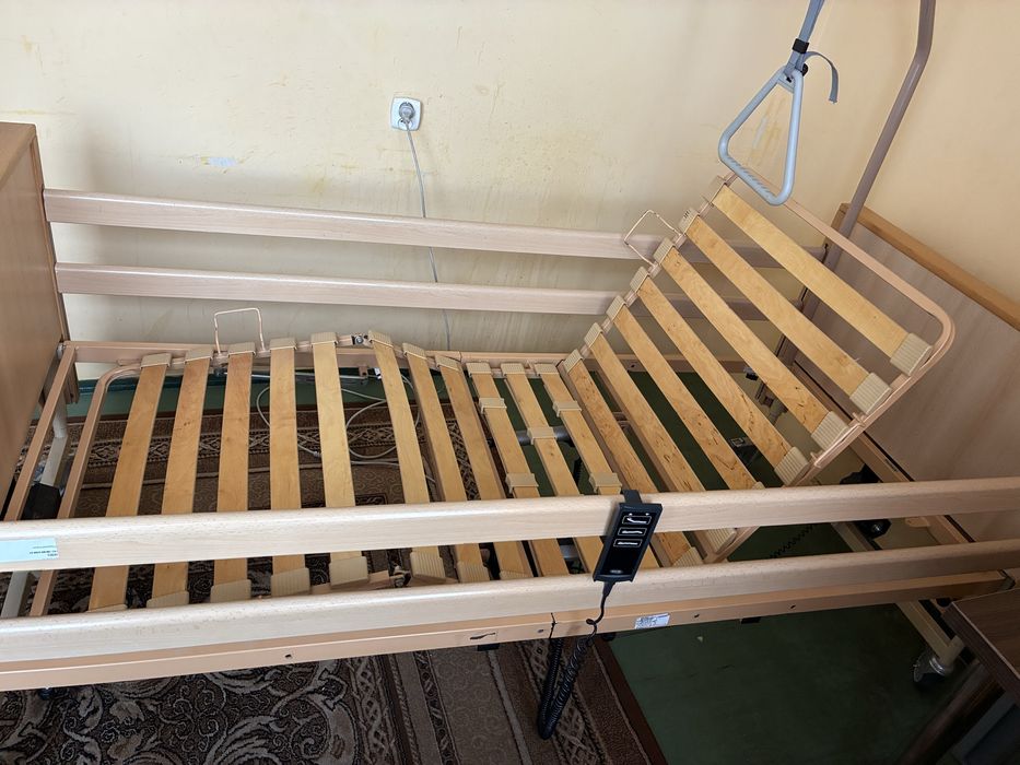 Łóżko rehabilitacyjne elektryczne – 4-funkcyjne, z pilotem