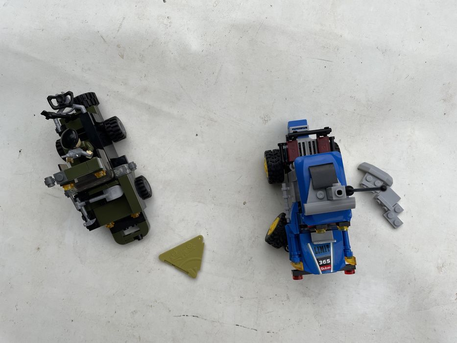 Vendo 2 jipes tipo Lego