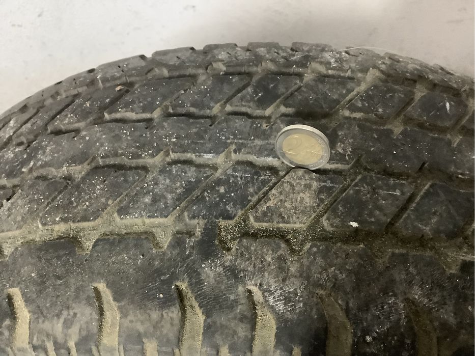 Pneu Wrangler Goodyear AT 245/70/16 usado