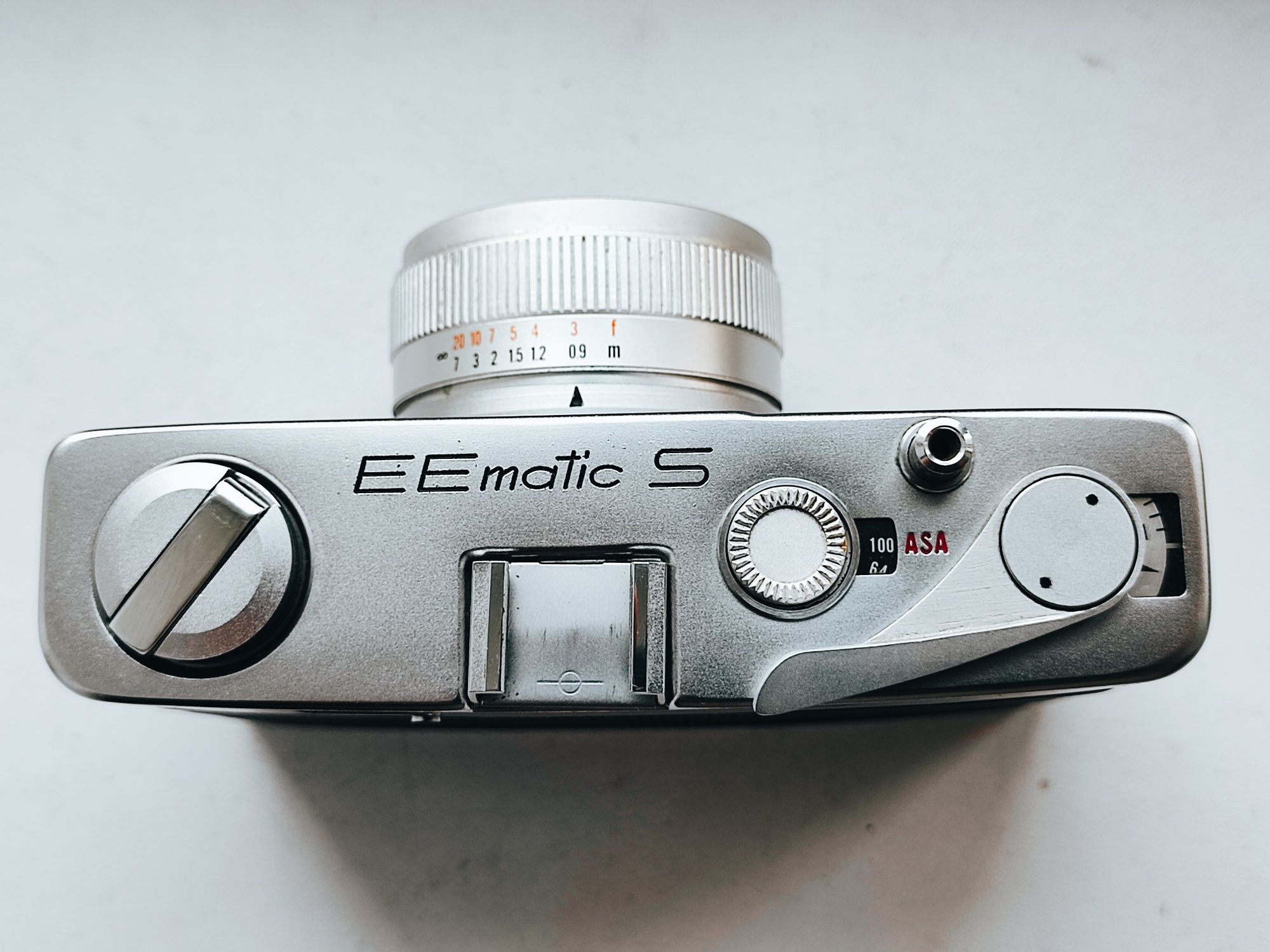 Konica EE Matic S, 40 мм 1:2,8 Konishiroku: вдосконалений далекомір