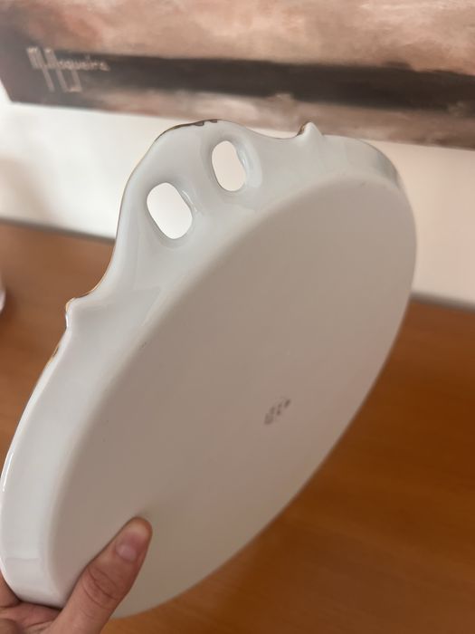 Prato rosa com flores da porcelares