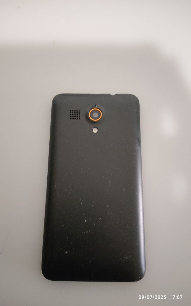 Telemóvel android 4 em bom estado modelo Zilo