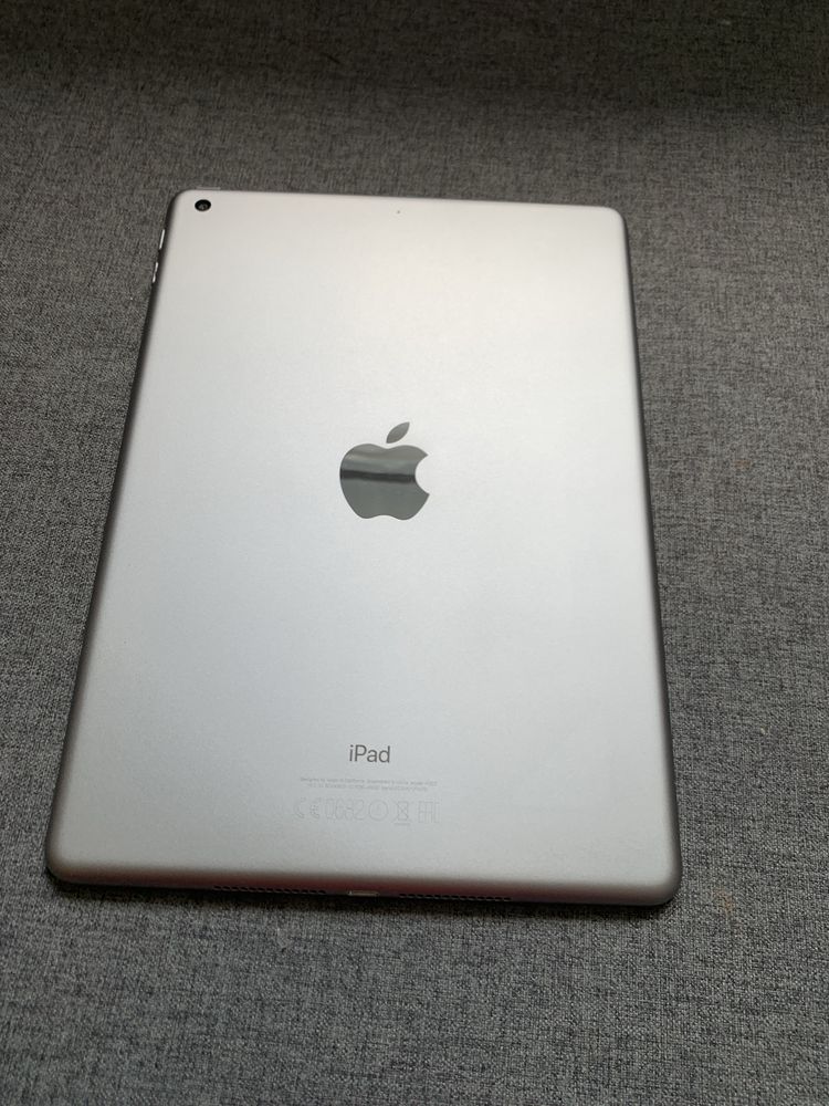 iPad (5th gen) A1822,128gb wifi