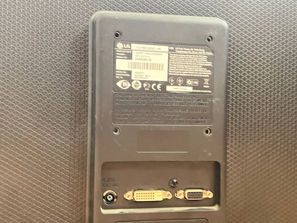 Монітор LG 22” TN / Full HD / DVI + VGA