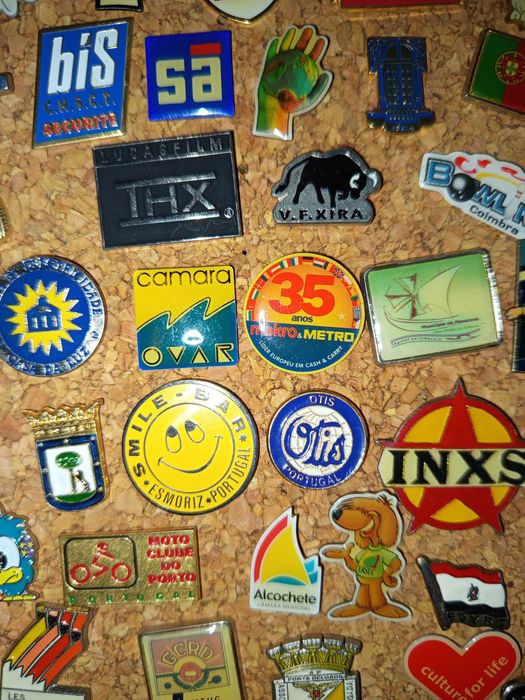 Pins de lapela diversos