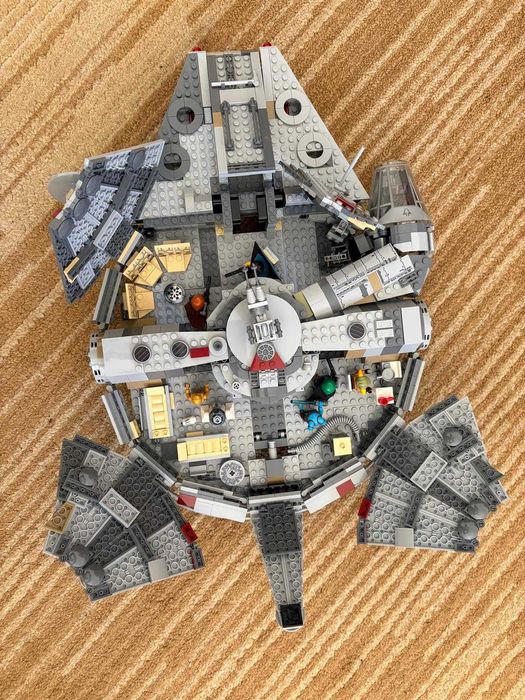 LEGO Millennium Falcon_75257