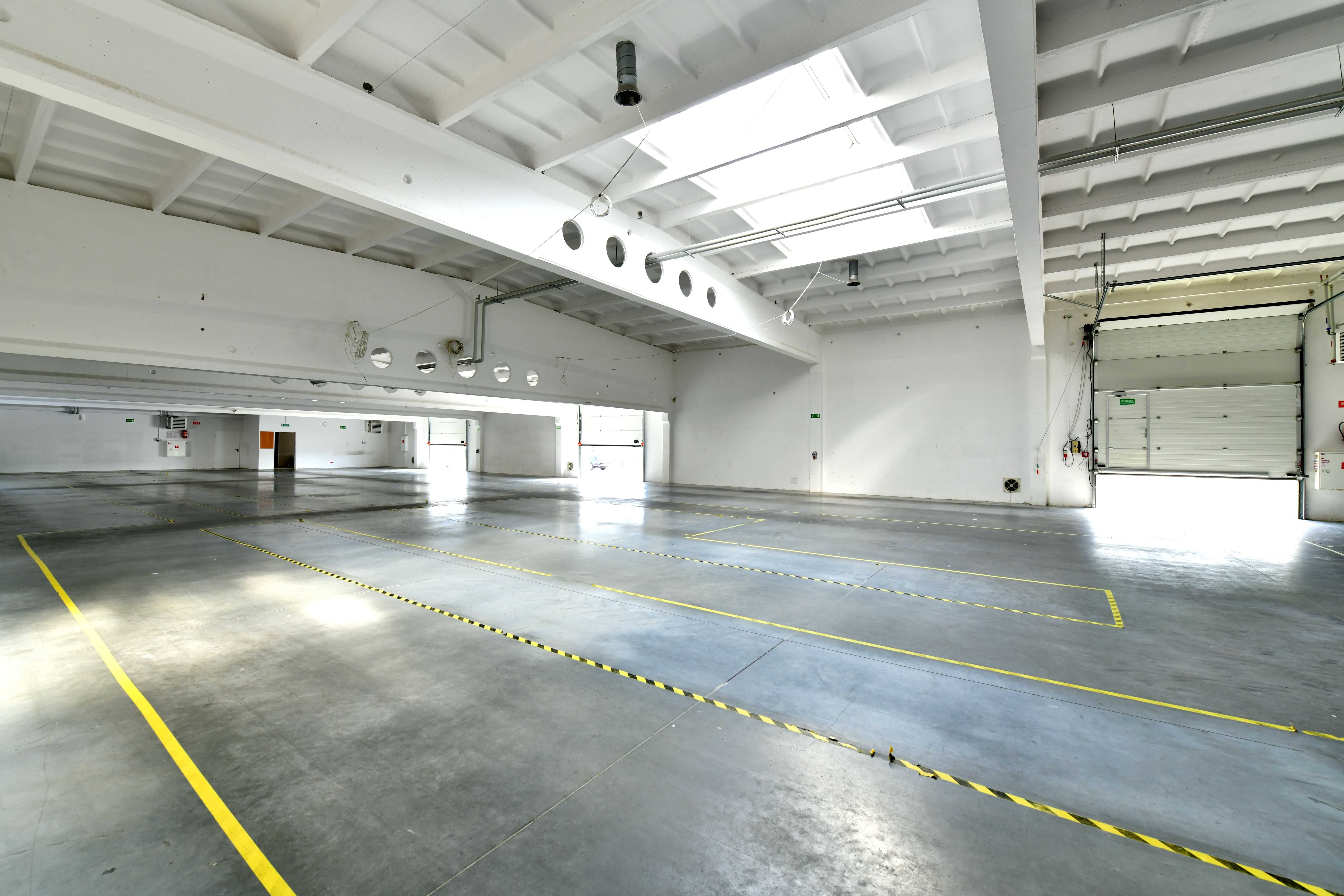 Nieruchomość 8000m2 - biurowiec, magazyn 2km od Mogilna