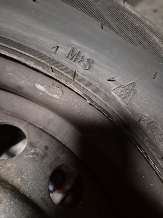 Opony zimowe toyota auris 15" 5x114,3 z felgami i kołpakami jak nowe