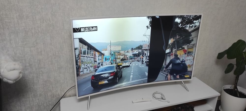 Изогнутый телевизор Samsung 49", Wi-Fi, 4K