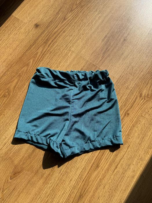 Bogato zdobiony stroj do tańca dla dziewczynki