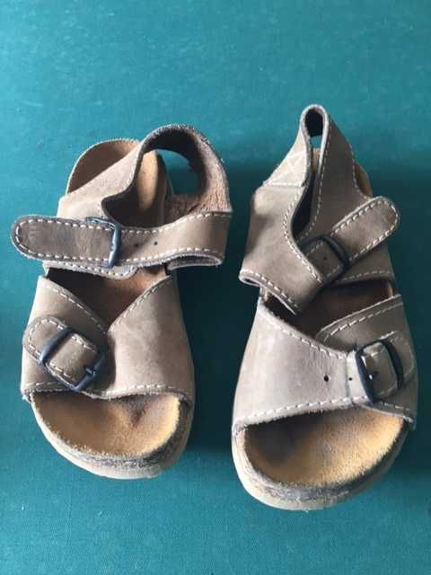 Sandalias de menina