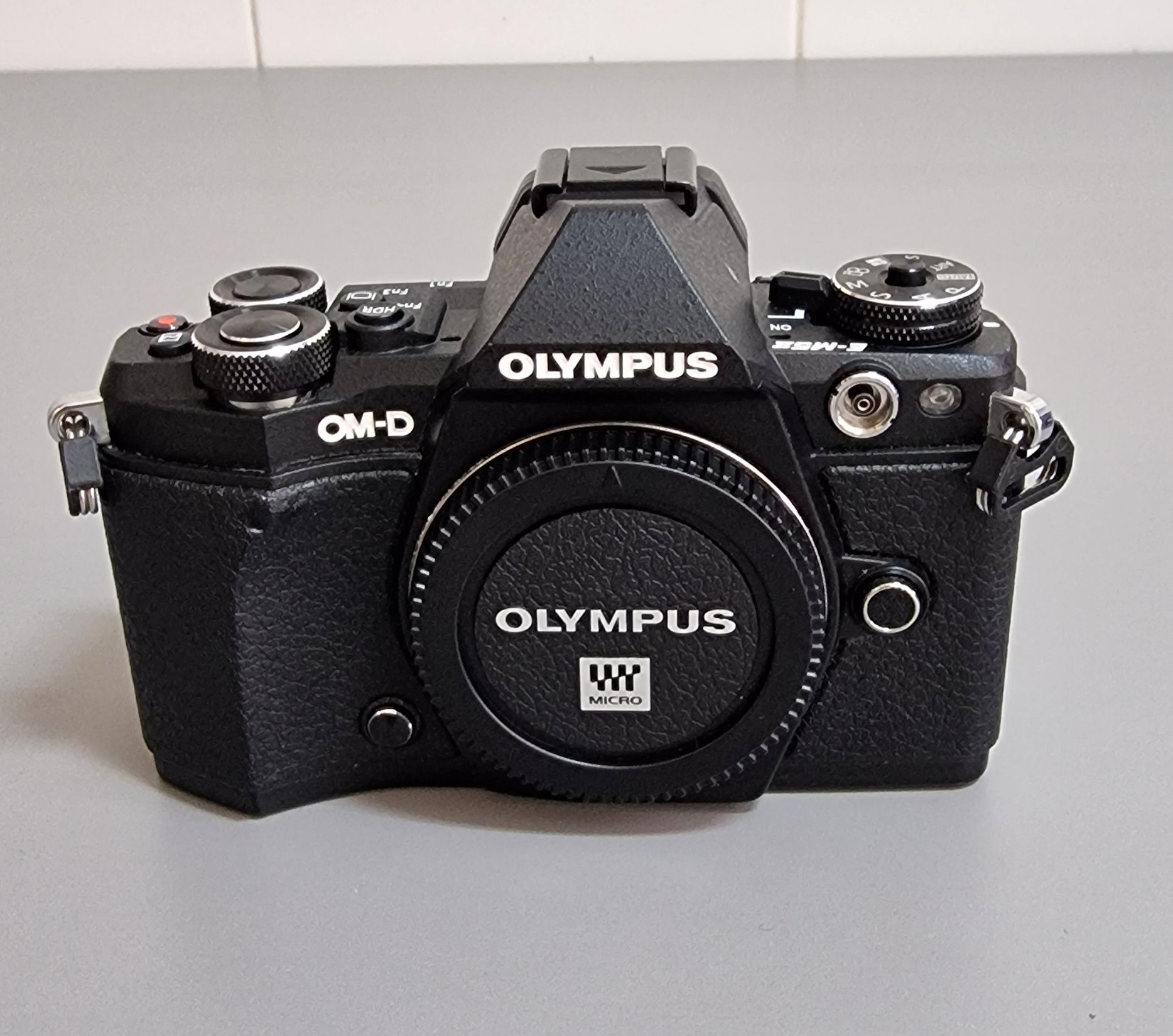 Maquina fotográfica Olympus E-m5 Mark II
