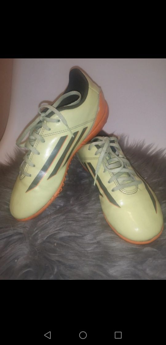 Buty na piłkę turfy 36