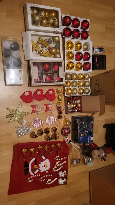 Sztuczna choinka 2m,wygląda jak prawdziwa,wraz z ozdobami,