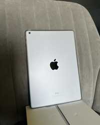 iPad 6th Generation 32 gb Wi-Fi Space Gray