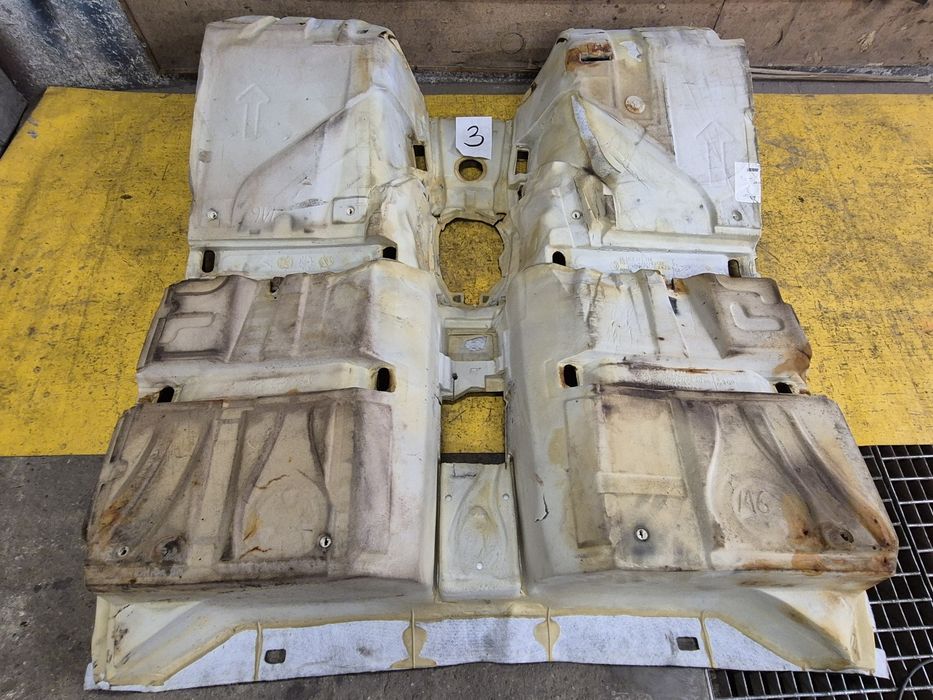 BMW E46 Sedan Kombi Dywan Czarny Mpakiet Wykładzina Komplet Części BMA